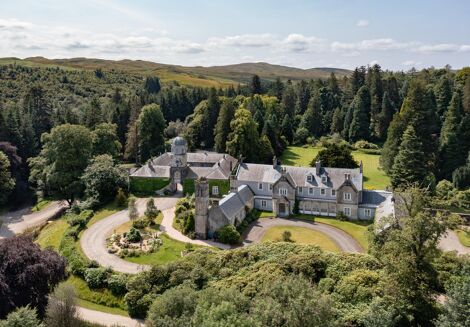 Picture of 7 bedroom farm/estate for sale.