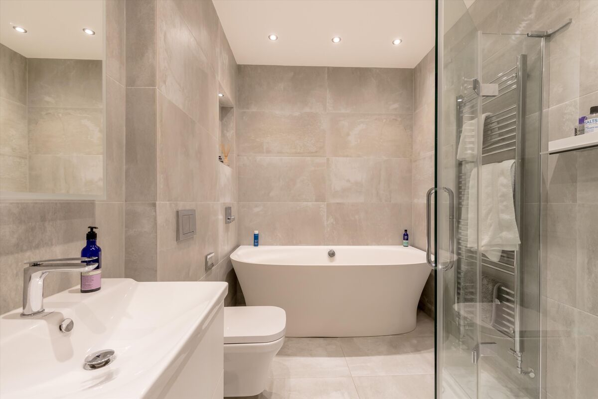 flat for sale in Buckingham Terrace, Edinburgh, Midlothian, EH4