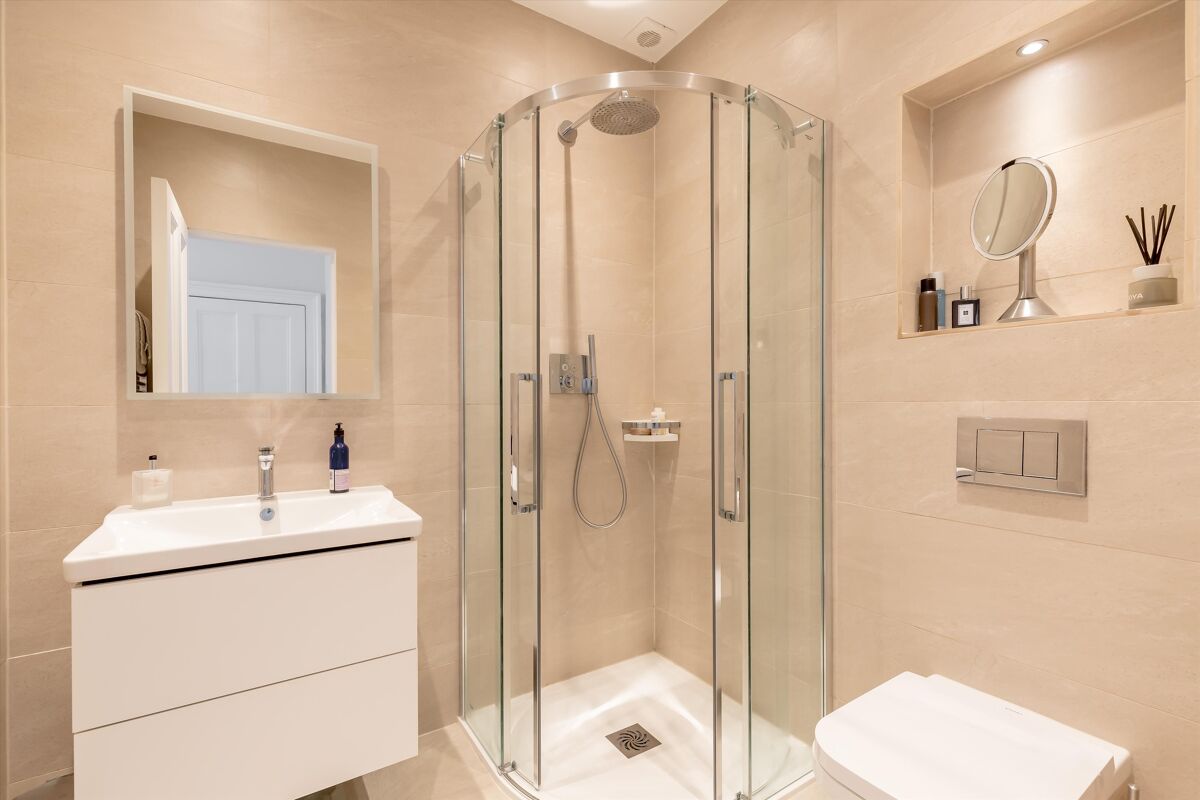 flat for sale in Buckingham Terrace, Edinburgh, Midlothian, EH4