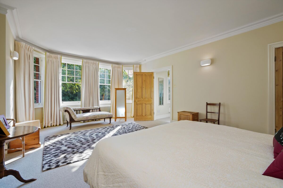 house for sale in Littleworth Common Road, Esher, Surrey, KT10 ESH012013451 Knight Frank