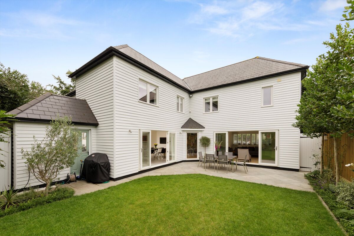 house for sale in Milbourne Lane, Esher, Surrey, KT10 ESH012015914