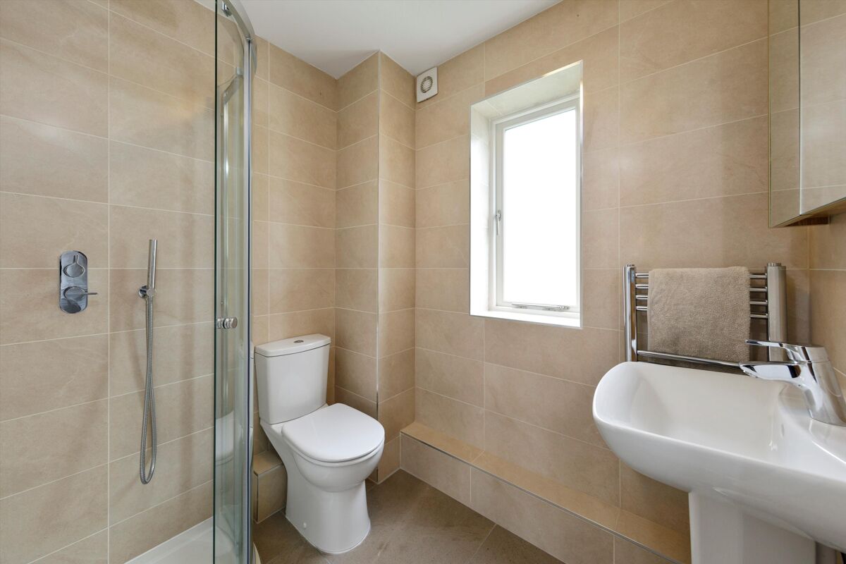 house for sale in Milbourne Lane, Esher, Surrey, KT10 ESH012015914