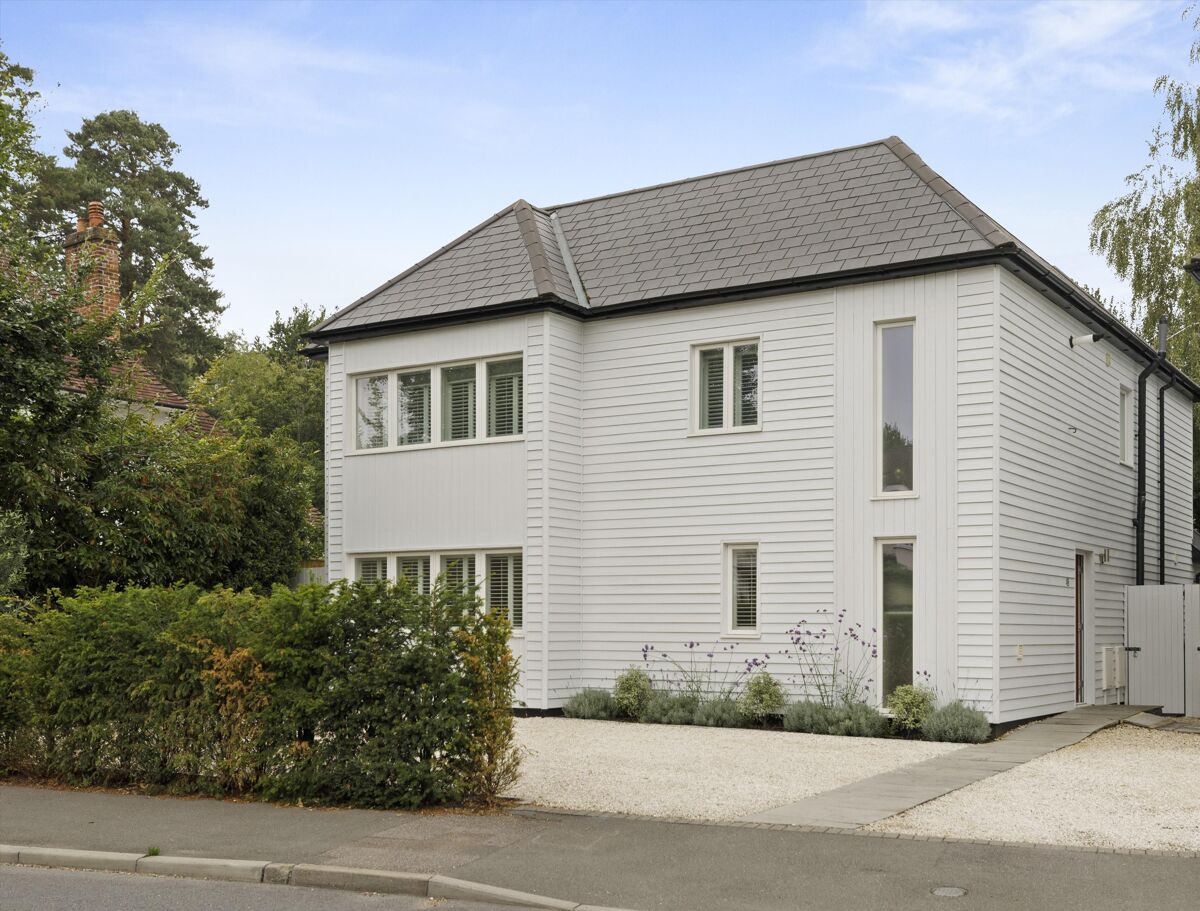 house for sale in Milbourne Lane, Esher, Surrey, KT10 ESH012015914