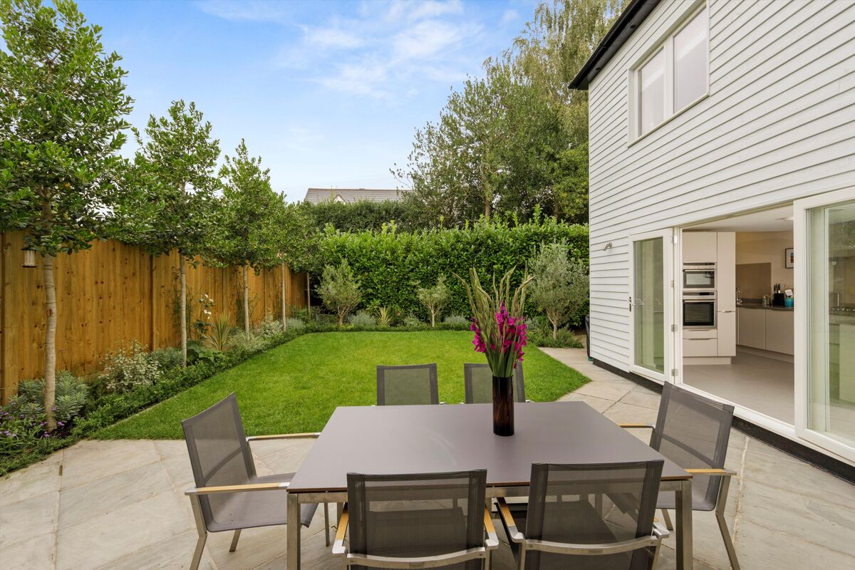 house for sale in Milbourne Lane, Esher, Surrey, KT10 ESH012015914