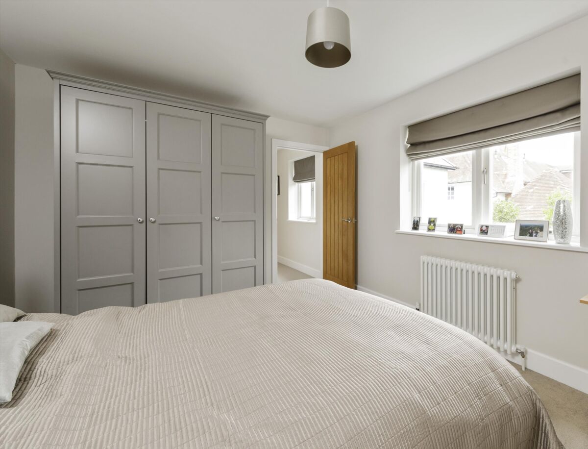 house for sale in Milbourne Lane, Esher, Surrey, KT10 ESH012015914