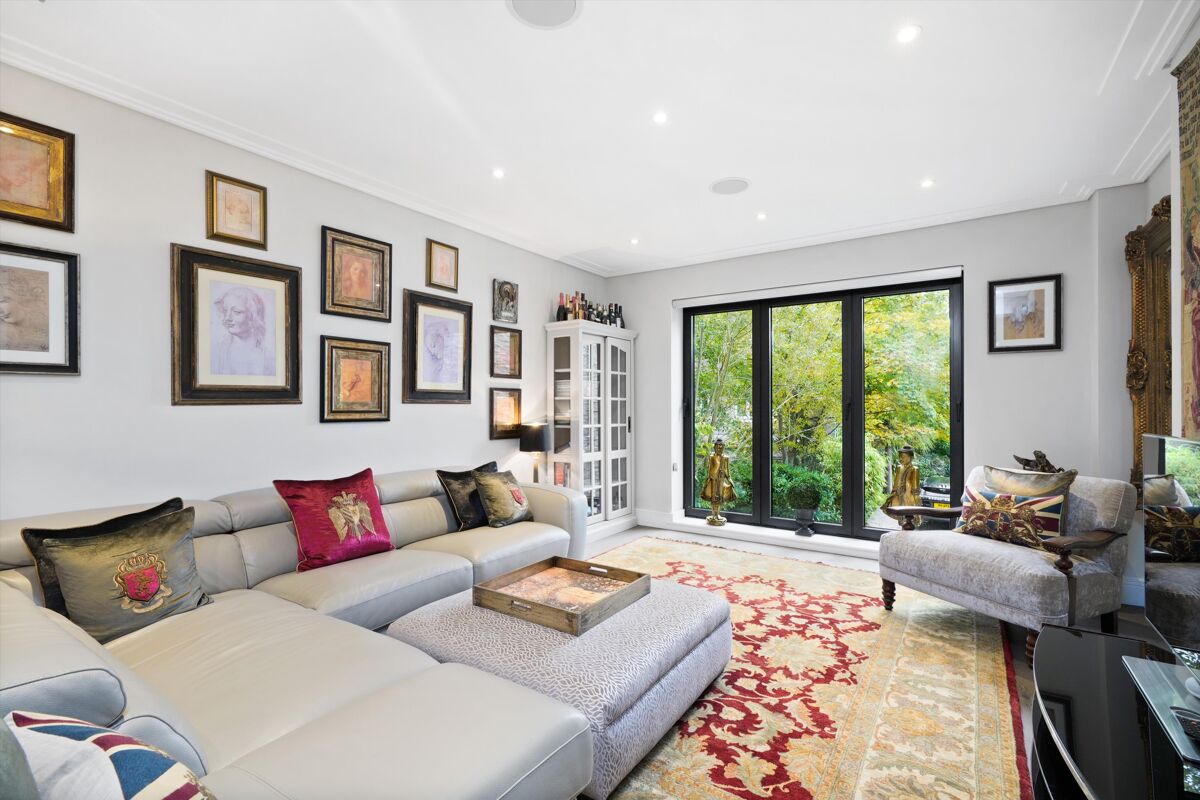 flat for sale in Portsmouth Road, Esher, Surrey, KT10 ESH012019178