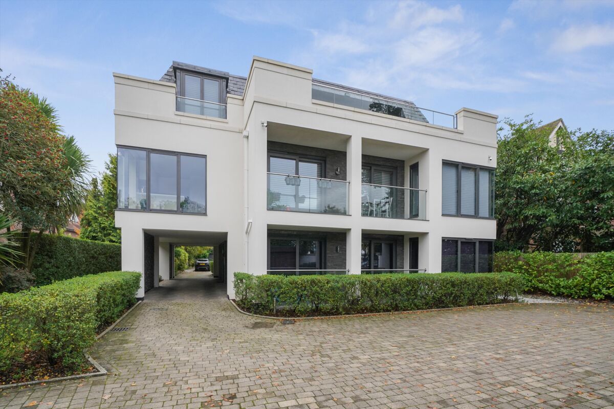 flat for sale in Portsmouth Road, Esher, Surrey, KT10 ESH012019178