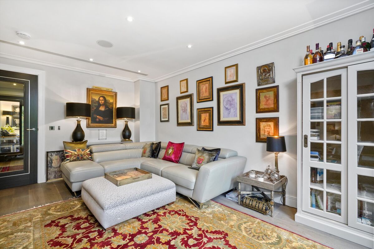 flat for sale in Portsmouth Road, Esher, Surrey, KT10 ESH012019178