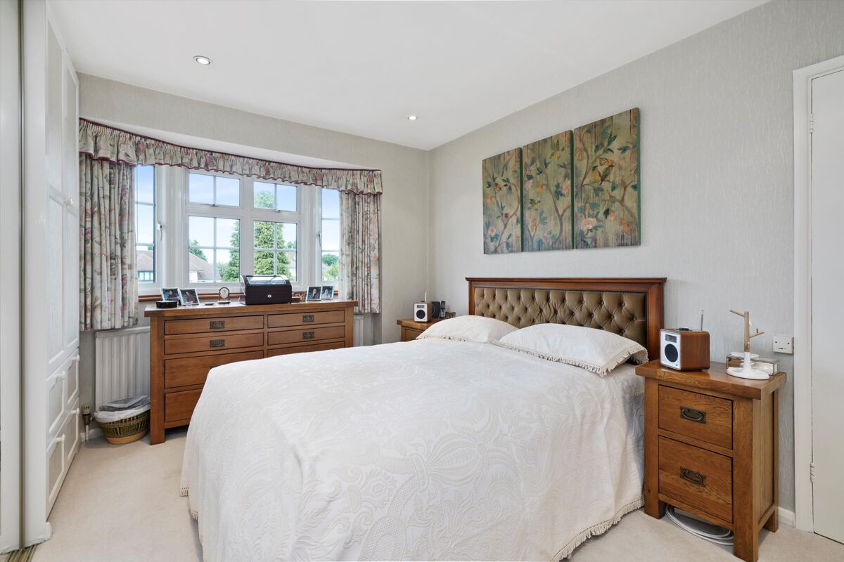 house for sale in Severn Drive, Esher, Surrey, KT10 ESH012032686