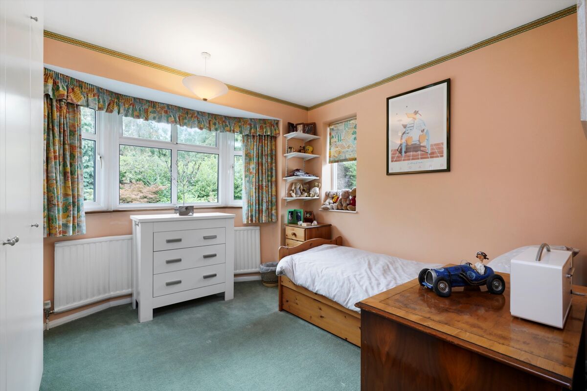 house for sale in Severn Drive, Esher, Surrey, KT10 ESH012032686