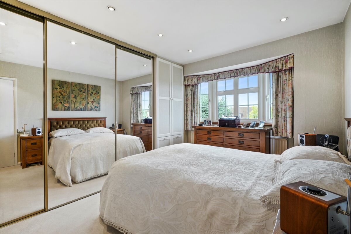 house for sale in Severn Drive, Esher, Surrey, KT10 ESH012032686