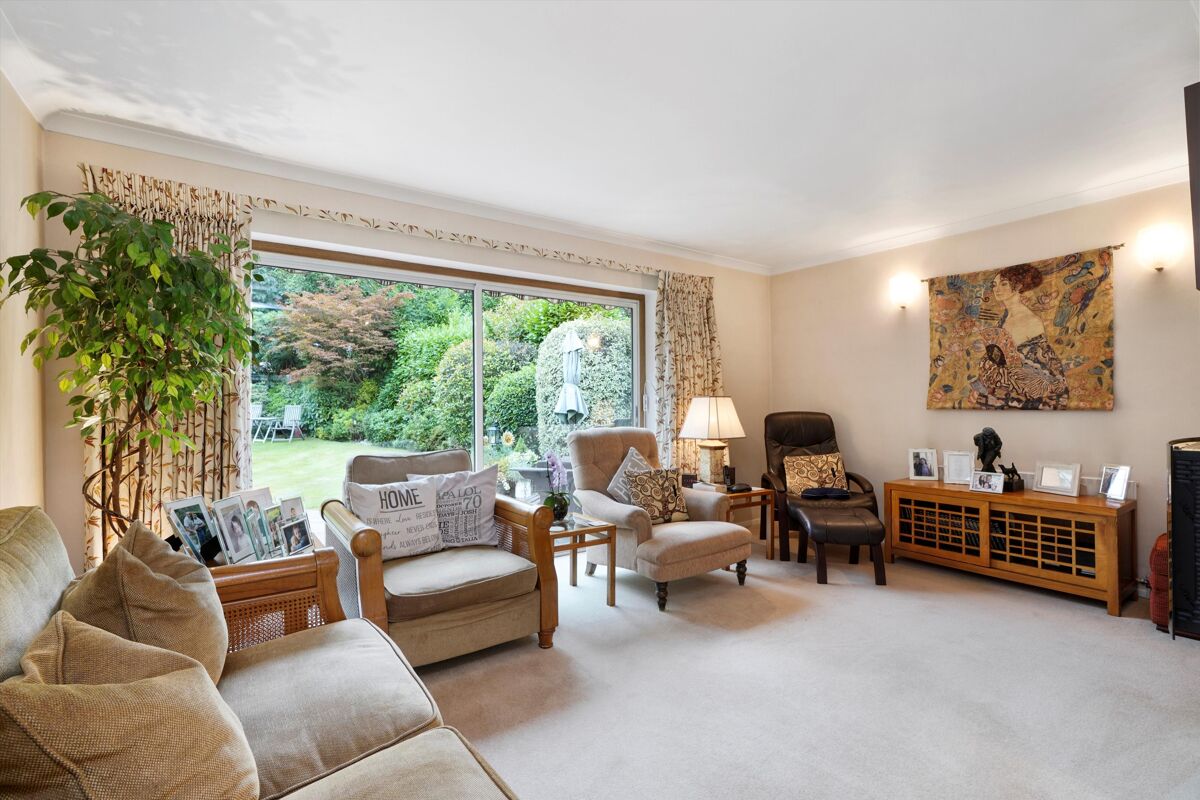 house for sale in Severn Drive, Esher, Surrey, KT10 ESH012032686