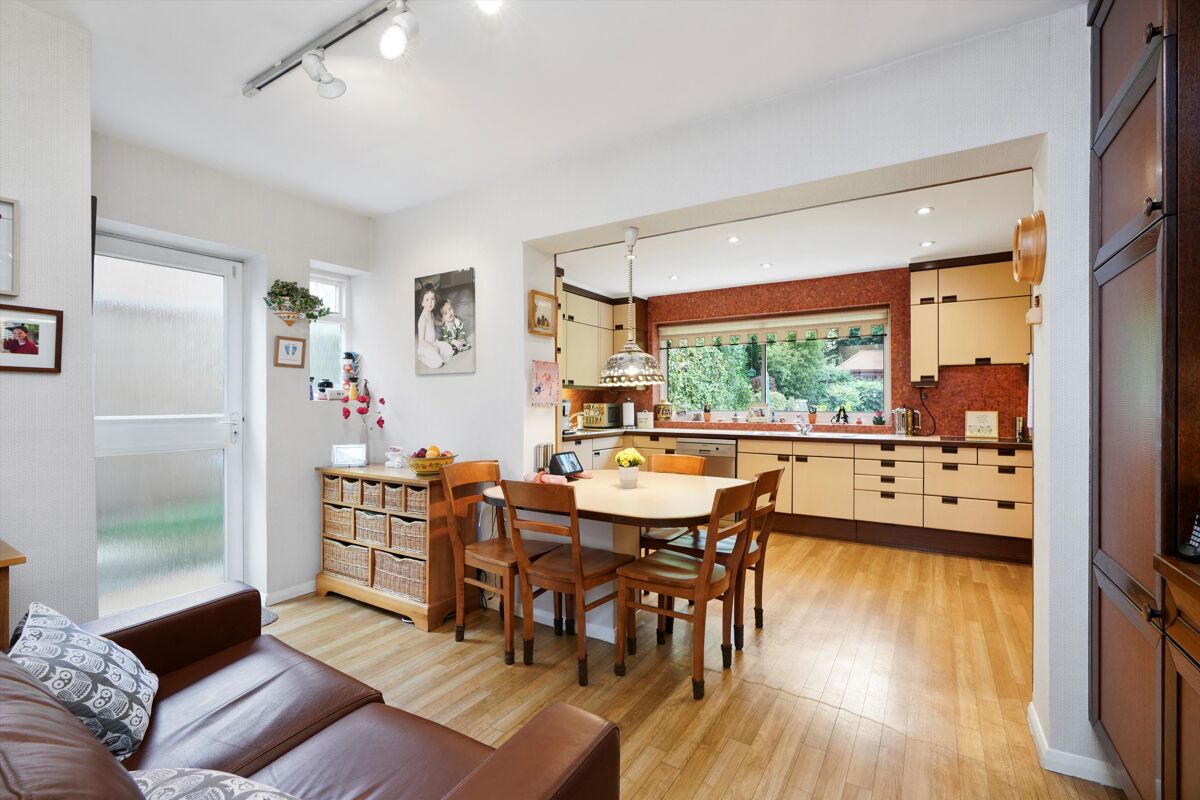 house for sale in Severn Drive, Esher, Surrey, KT10 ESH012032686