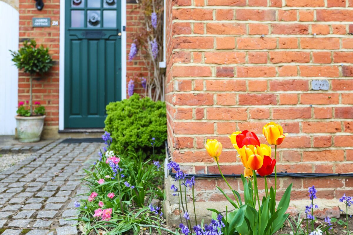 house for sale in Arbrook Lane, Esher, Surrey, KT10 ESH012037023