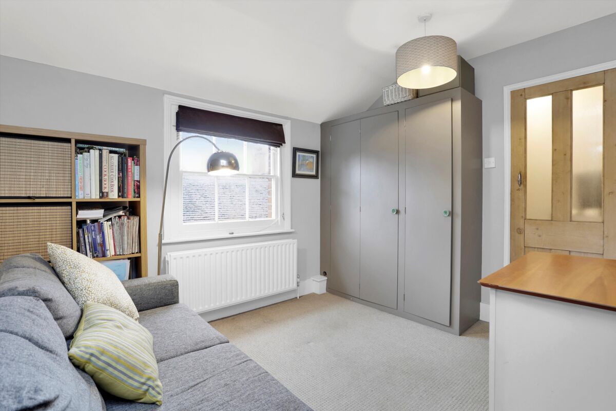 house for sale in Arbrook Lane, Esher, Surrey, KT10 ESH012037023