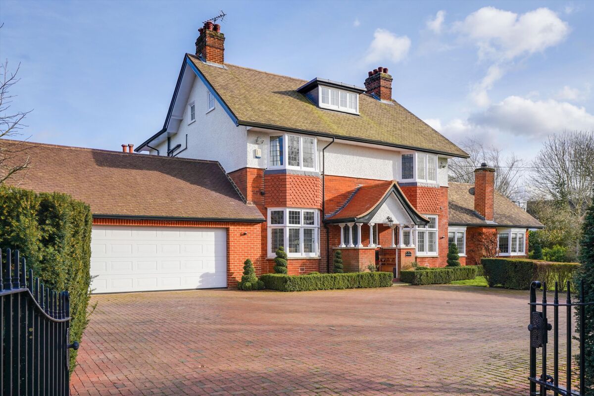 house for sale in Oakfield Road, Ashtead, Surrey, KT21 - ESH012042869 ...