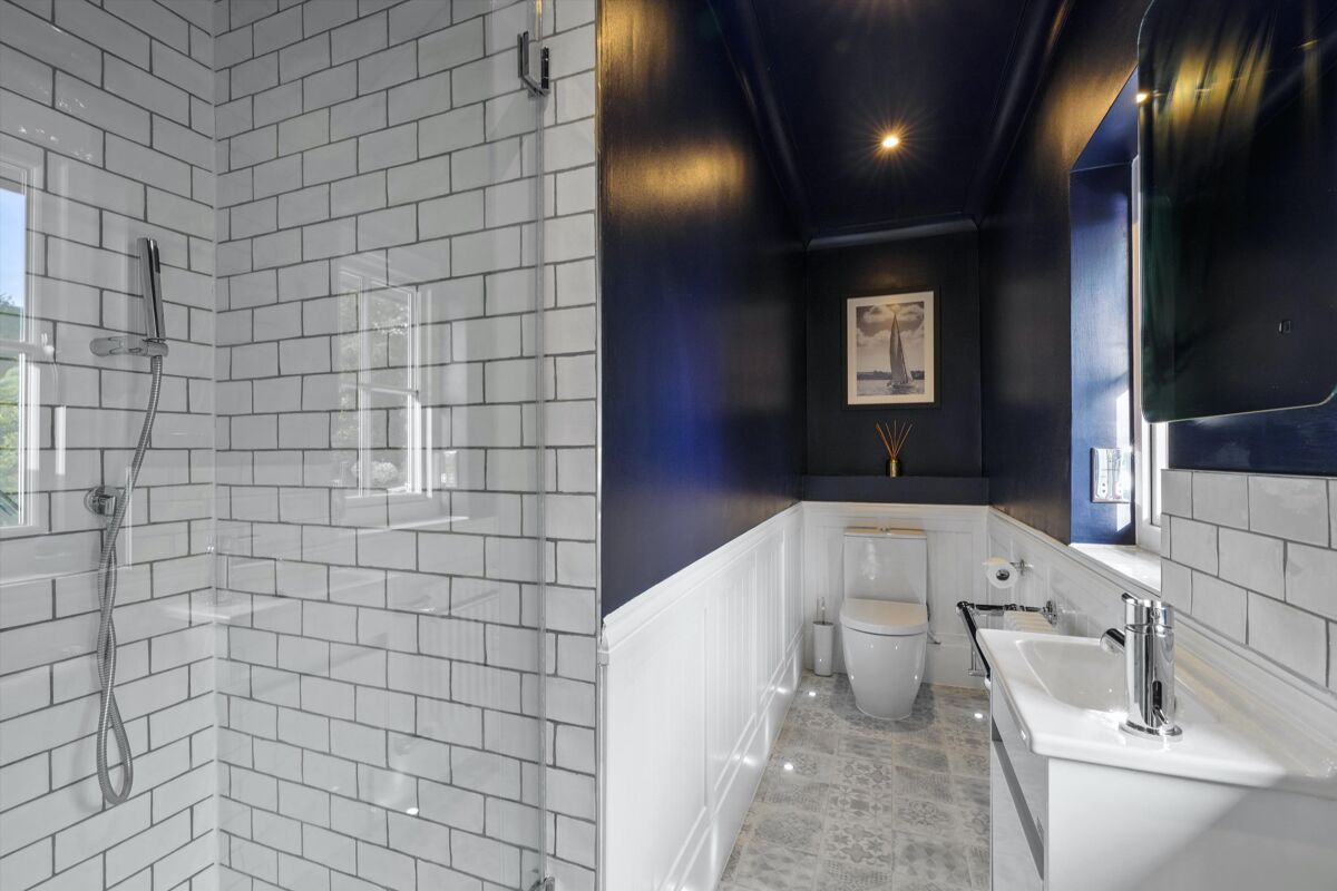 house for sale in Pelhams Walk, Esher, Surrey, KT10 ESH012045937