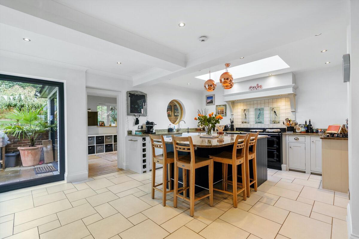 house for sale in Pelhams Walk, Esher, Surrey, KT10 ESH012045937