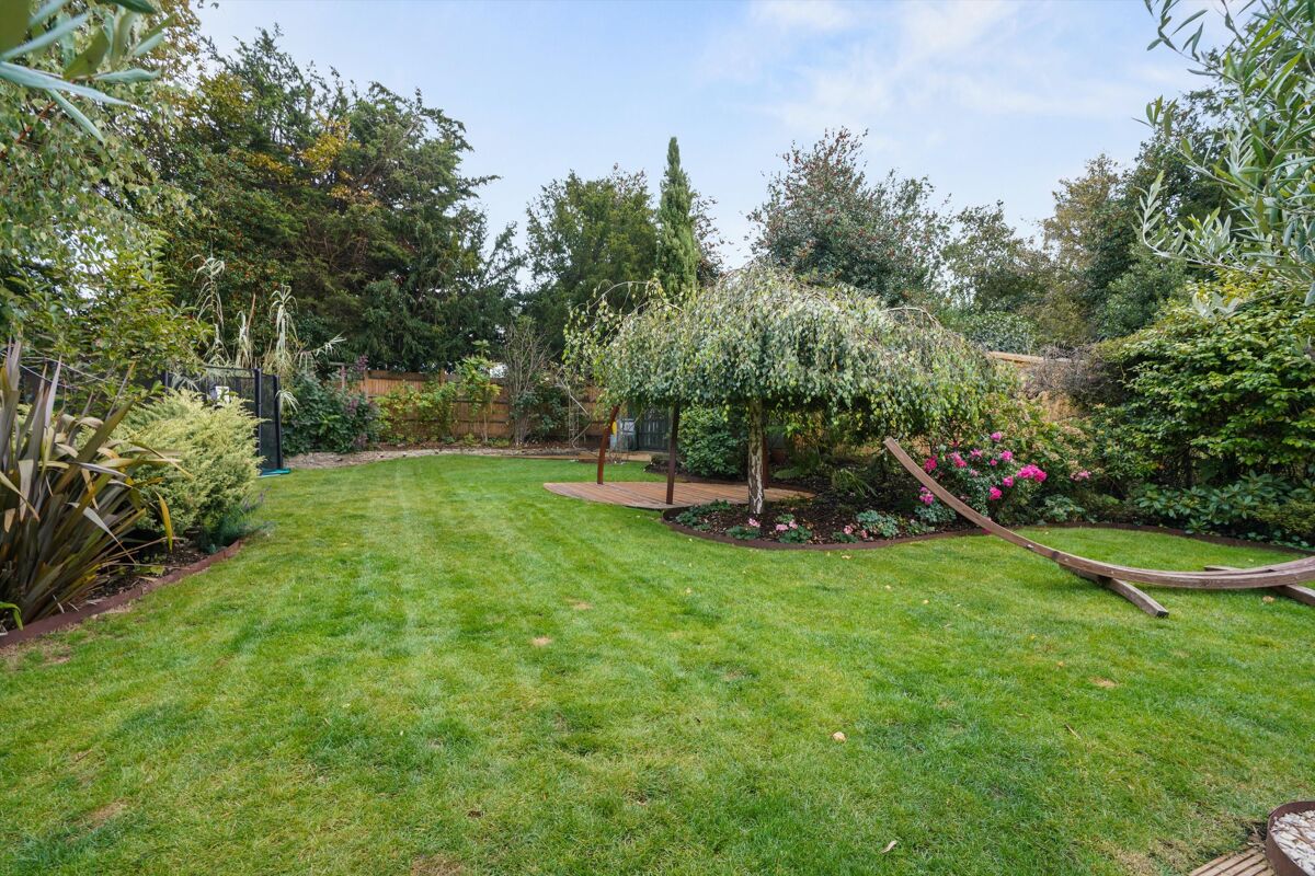 house for sale in Pelhams Walk, Esher, Surrey, KT10 ESH012045937