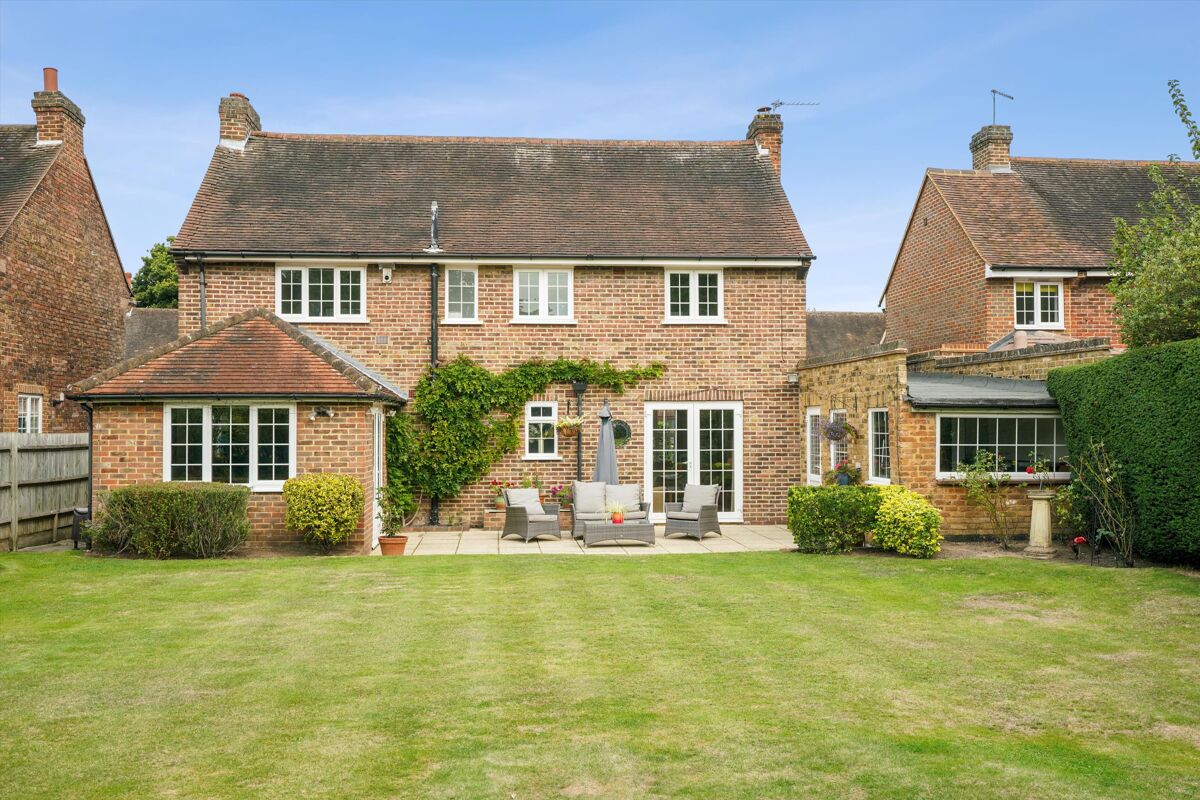 house for sale in Oaklands Avenue, Esher, Surrey, KT10 ESH012074594