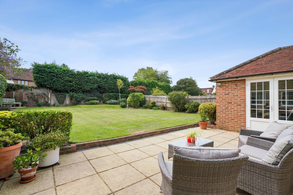 house for sale in Oaklands Avenue, Esher, Surrey, KT10 - esh012074594 ...