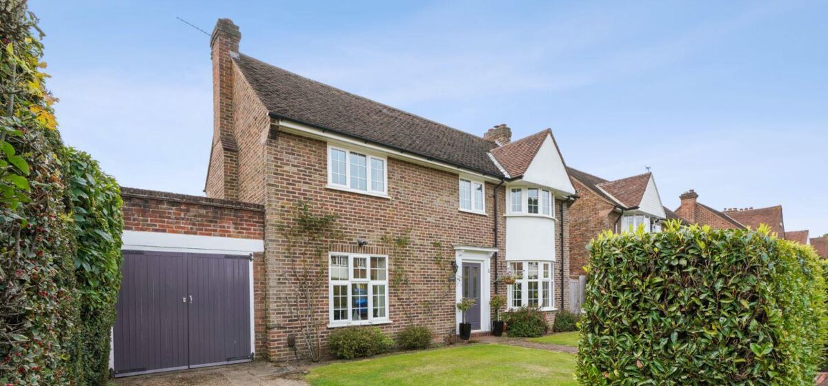 house for sale in Oaklands Avenue, Esher, Surrey, KT10 ESH012074594