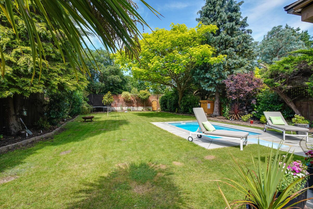 house for sale in Lower Green Road, Esher, Surrey, KT10 ESH012078665