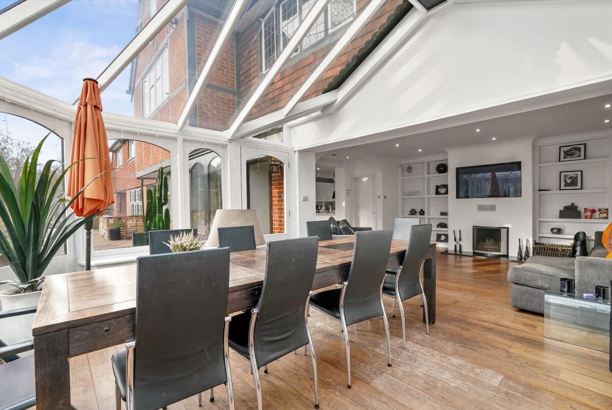 house for sale in Meadway, Esher, Surrey, KT10 ESH012083231 Knight