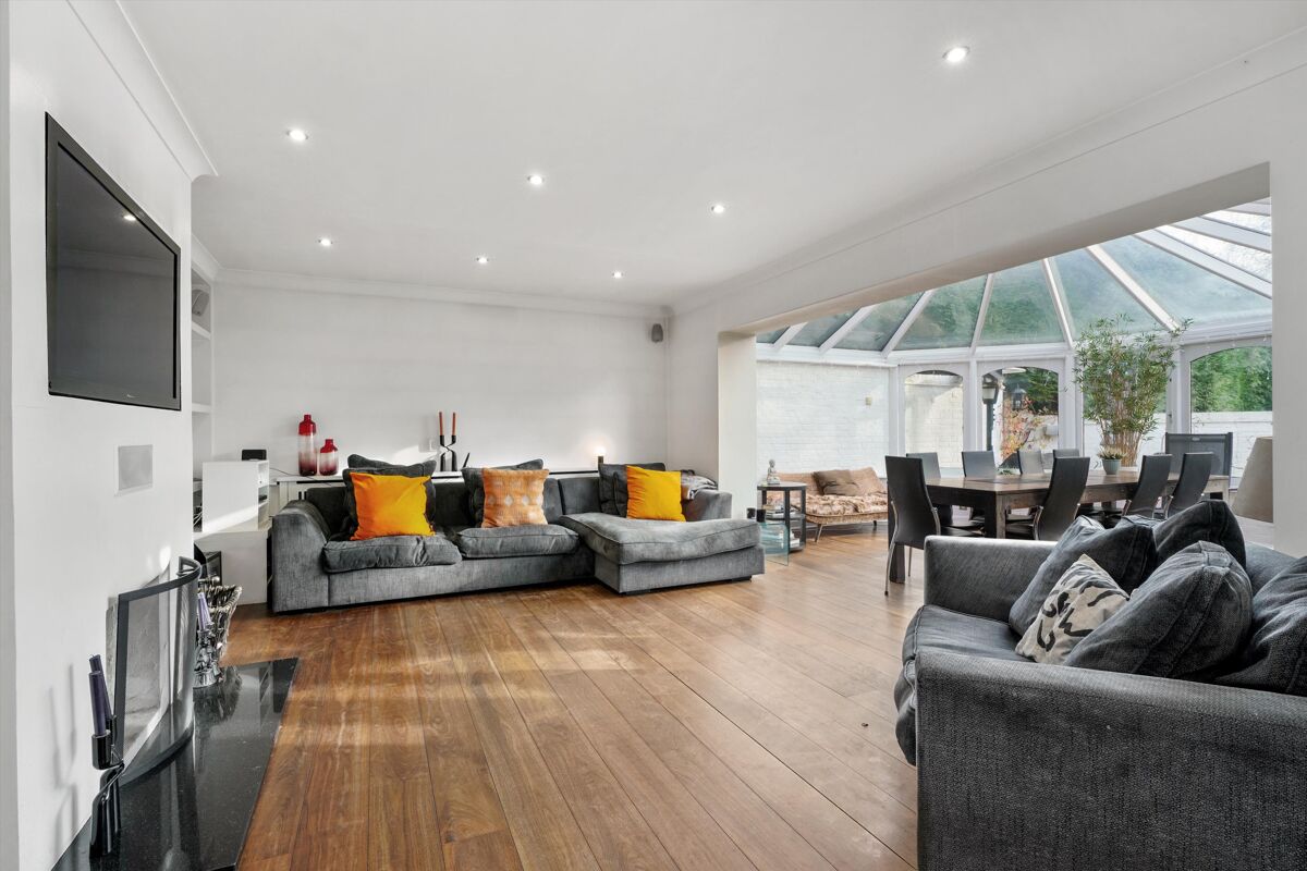 house for sale in Meadway, Esher, Surrey, KT10 ESH012083231 Knight