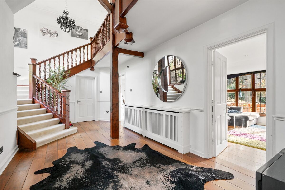 house for sale in Meadway, Esher, Surrey, KT10 ESH012083231 Knight