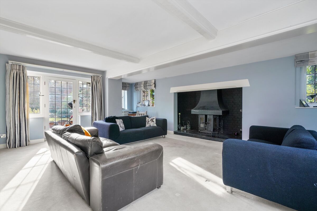 house for sale in Meadway, Esher, Surrey, KT10 ESH012083231 Knight