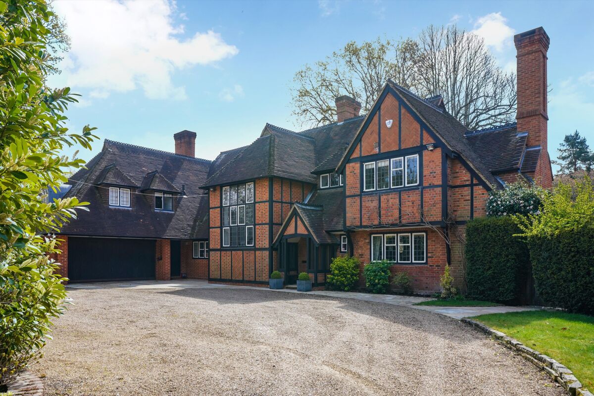 house for sale in Meadway, Esher, Surrey, KT10 ESH012083231 Knight