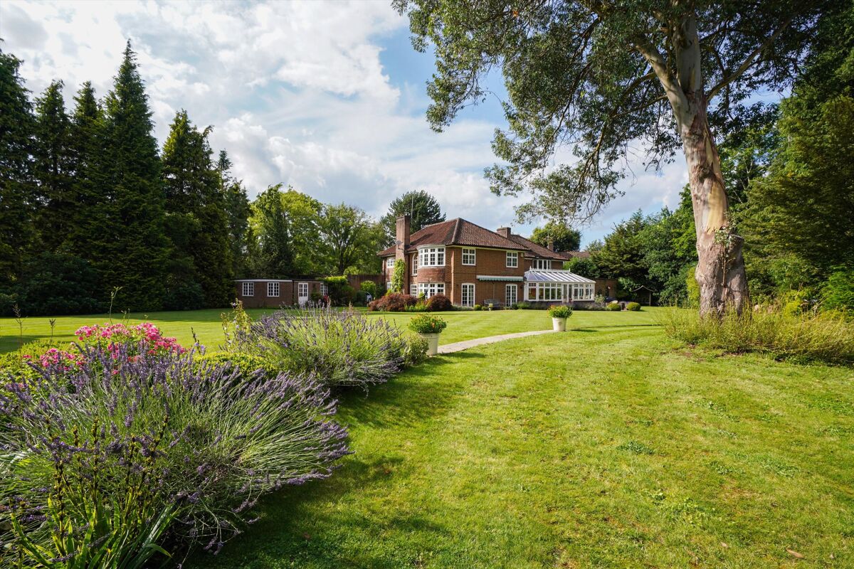 house for sale in Claremont End, Esher, Surrey, KT10 ESH012106483