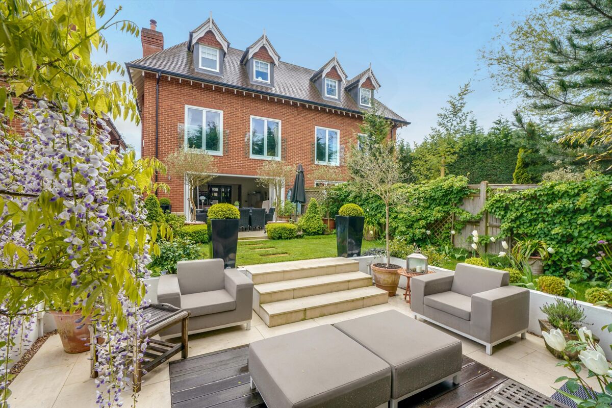 house for sale in Milbourne Lane, Esher, Surrey, KT10 ESH012150136