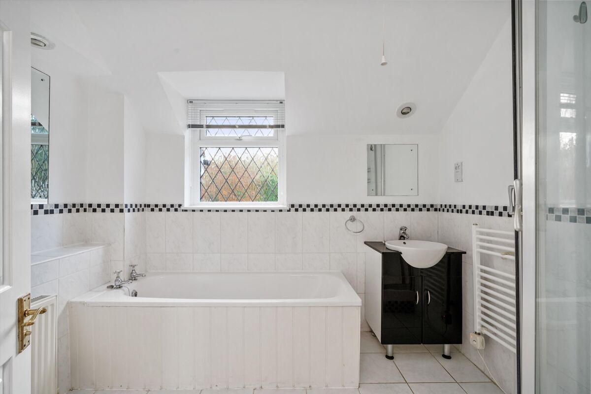 house for sale in Blackhills, Esher, Surrey, KT10 ESH012151887