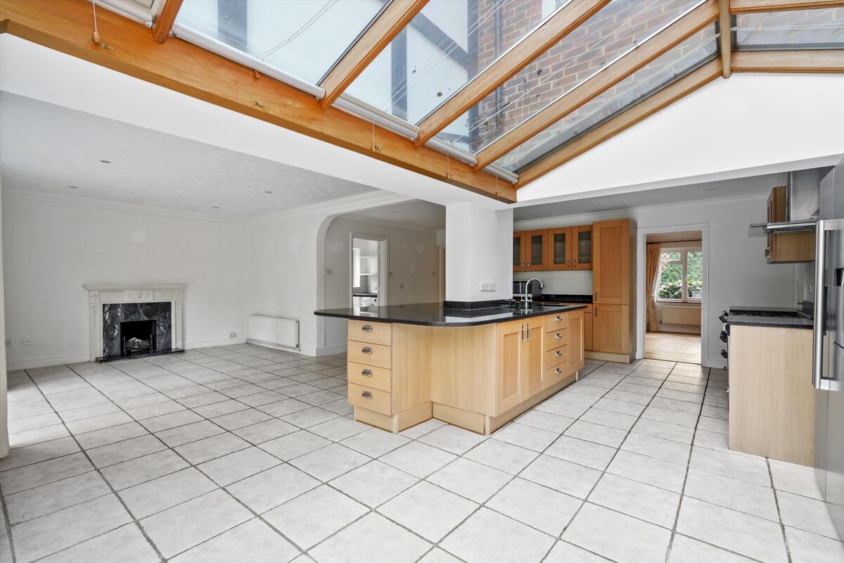 house for sale in Blackhills, Esher, Surrey, KT10 ESH012151887