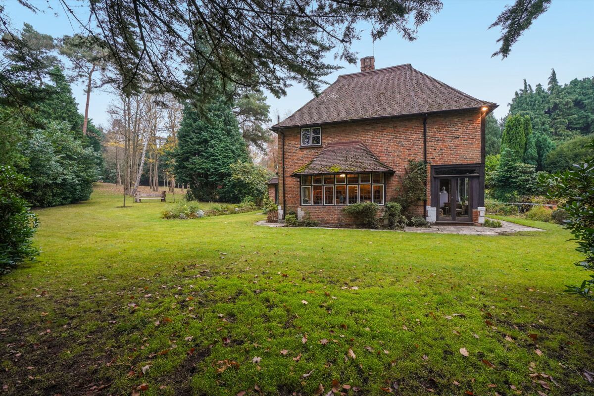 house for sale in Blackhills, Esher, Surrey, KT10 ESH012176048