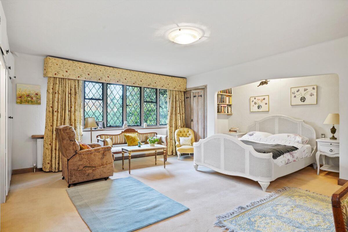 house for sale in Blackhills, Esher, Surrey, KT10 ESH012176048