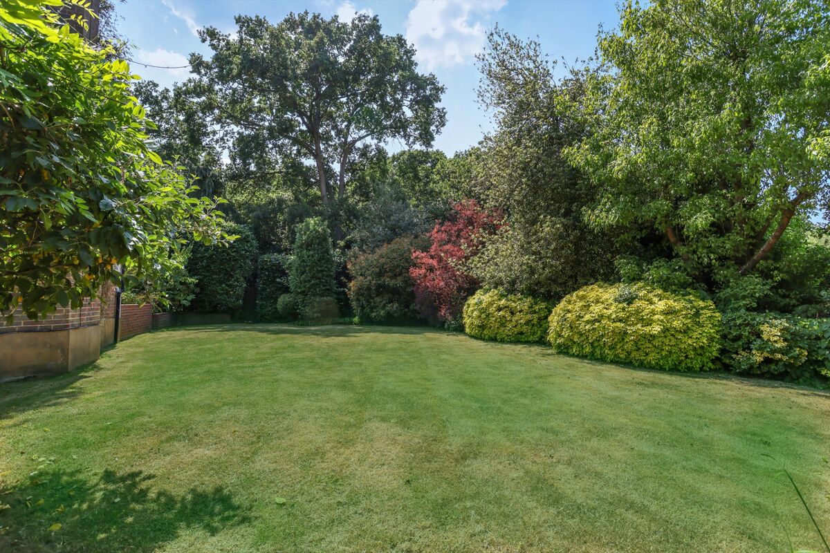 house for sale in West Acres, Esher, Surrey, KT10 ESH012184955