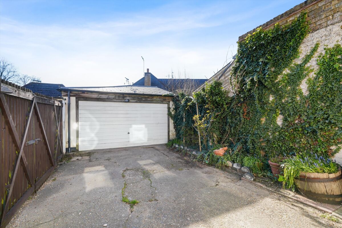 house for sale in Park Road, Esher, Surrey, KT10 ESH012194899