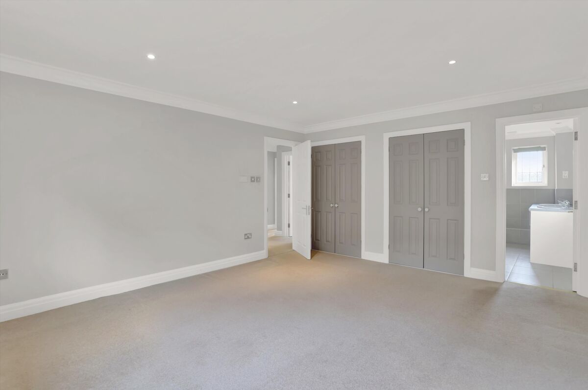 house for sale in Fir Tree Close, Esher, Surrey, KT10 ESH012200043