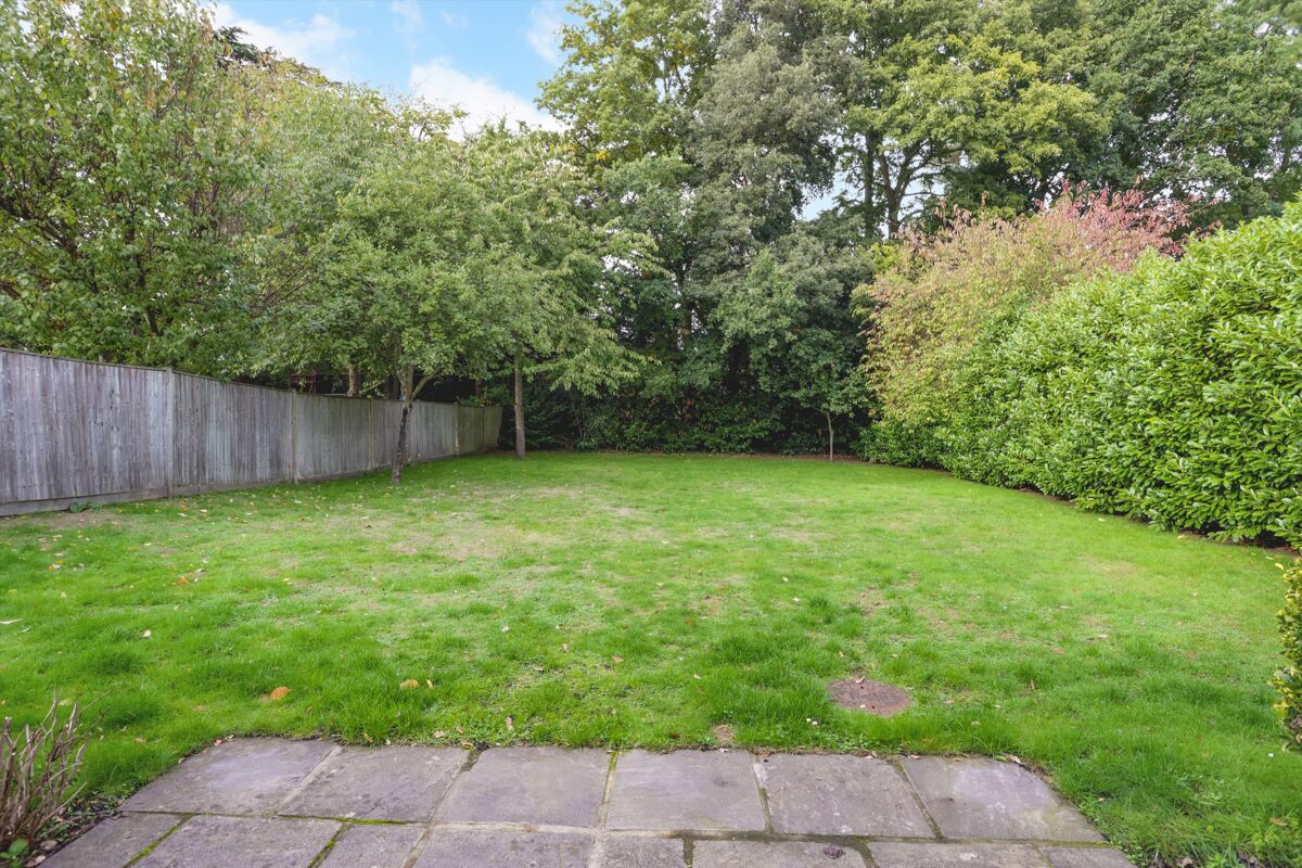 house for sale in Fir Tree Close, Esher, Surrey, KT10 ESH012200043