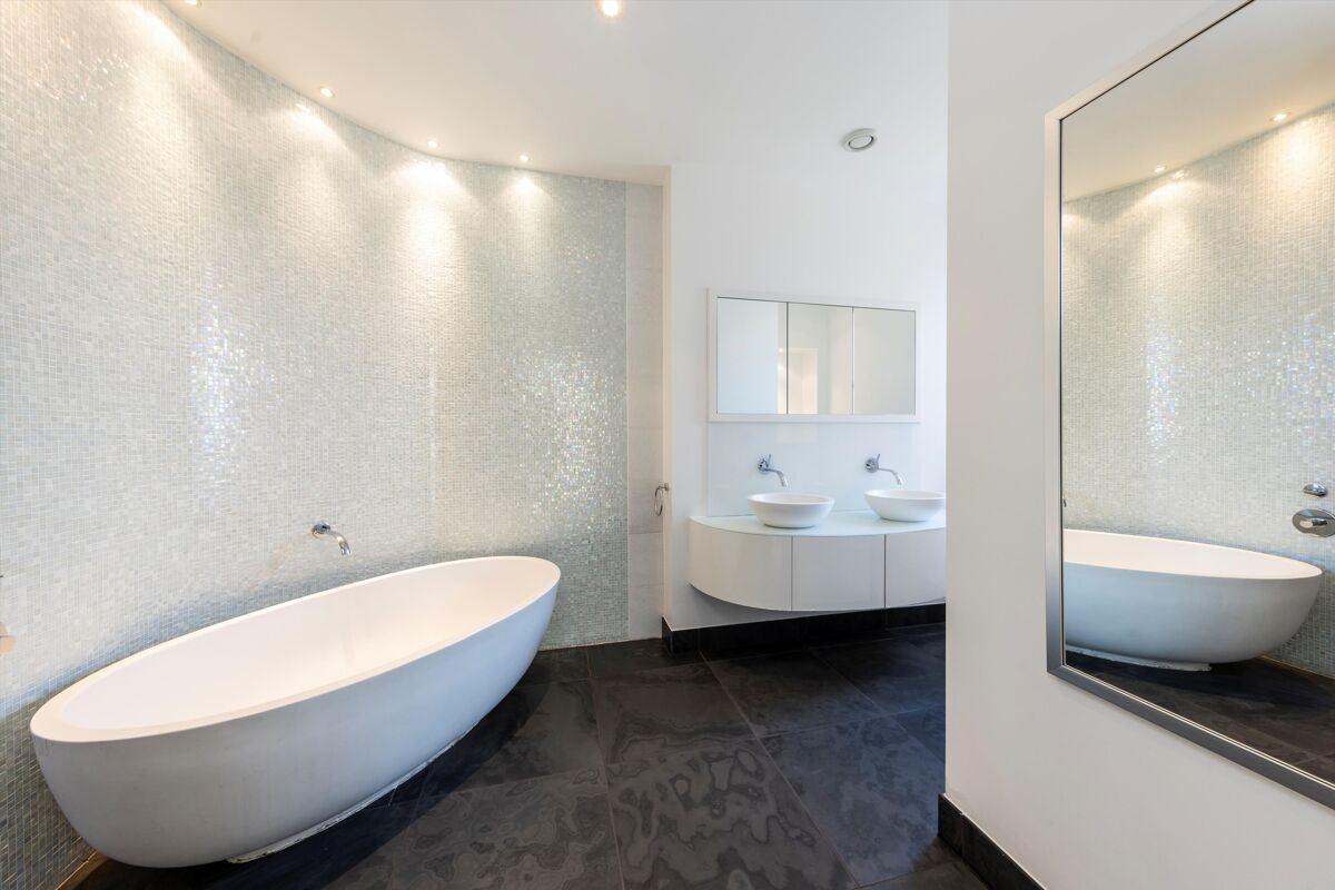 house for sale in The Warren, Ashtead, Surrey, KT21 ESH012219068