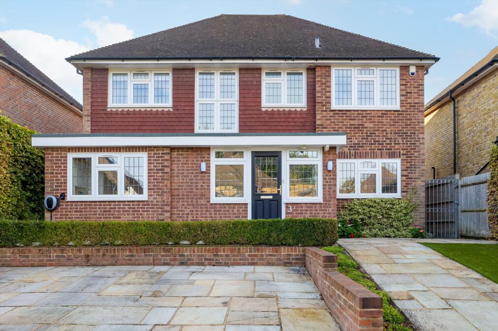 Image of Derwent Close, Claygate, Esher, Surrey, KT10