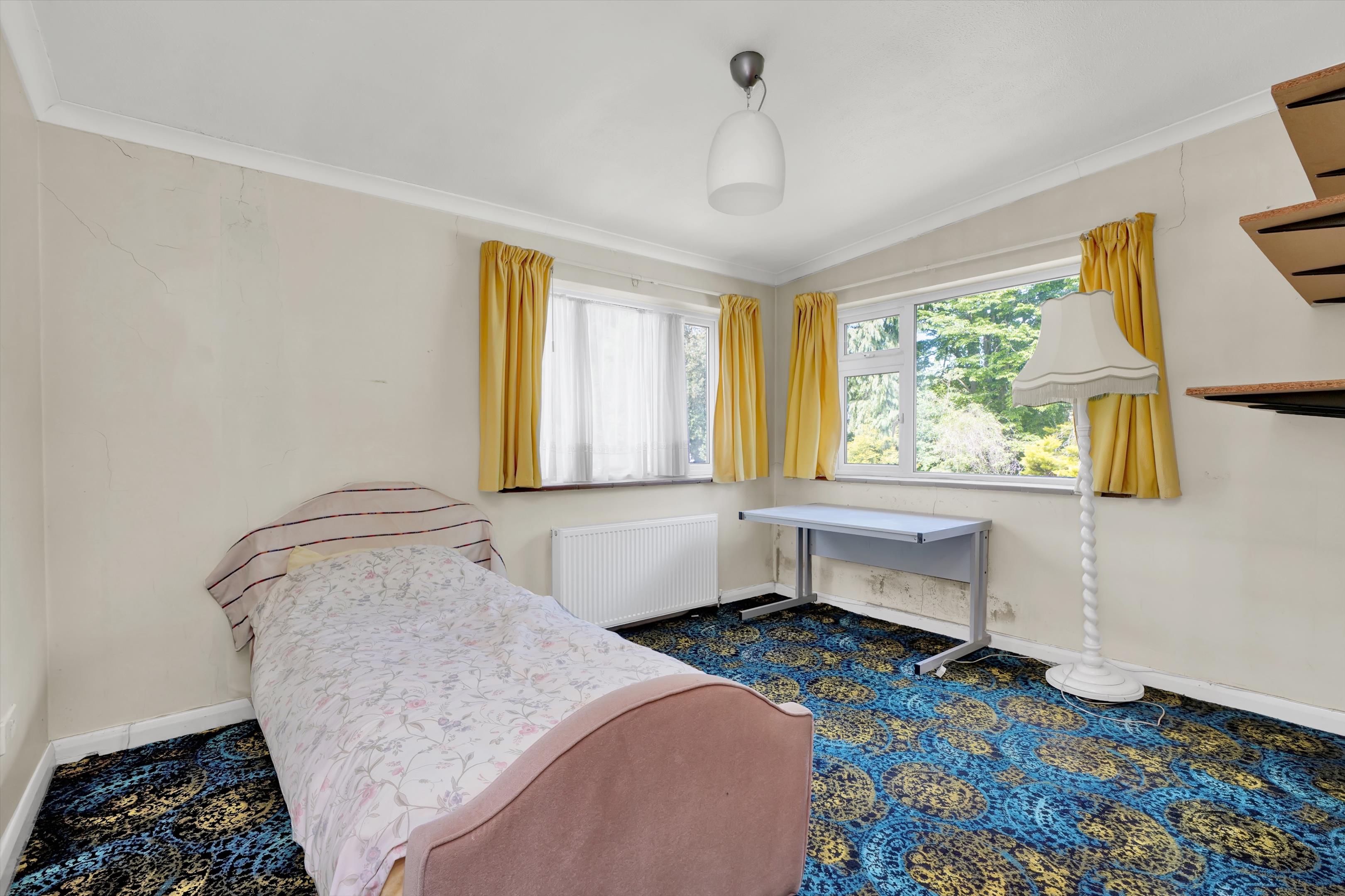 House For Sale In Littlemead, Esher, Surrey, KT10 - Esh012242389 ...