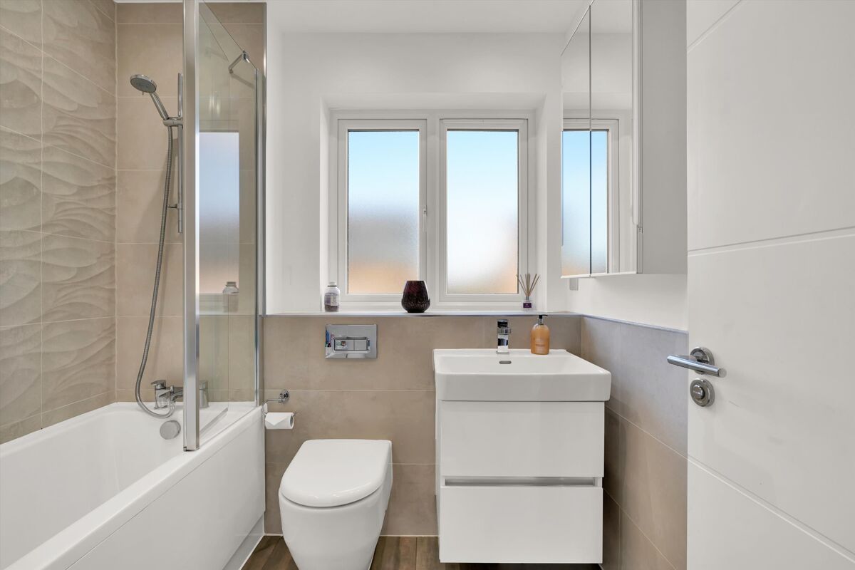 house for sale in Carleton Avenue, East Molesey, Surrey, KT8