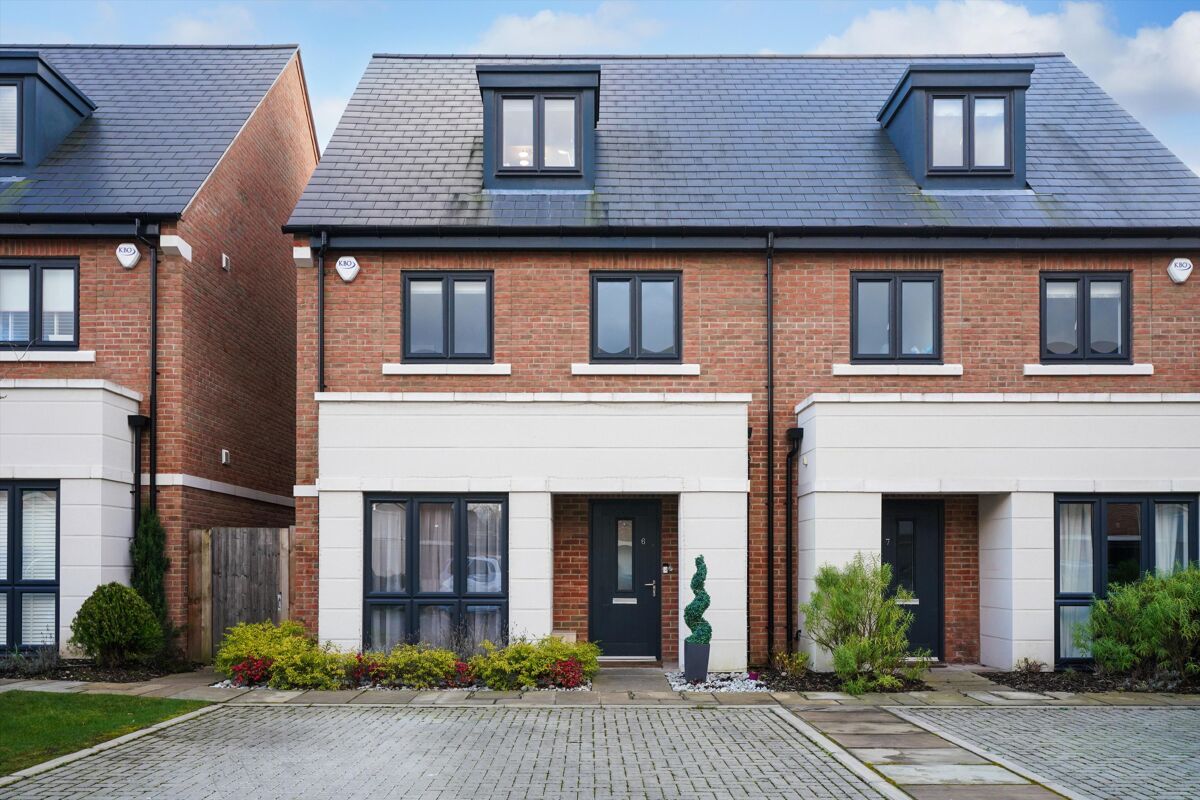 house for sale in Carleton Avenue, East Molesey, Surrey, KT8