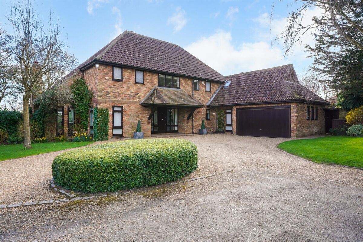 house for sale in Martineau Close, Esher, Surrey, KT10 ESH012266927