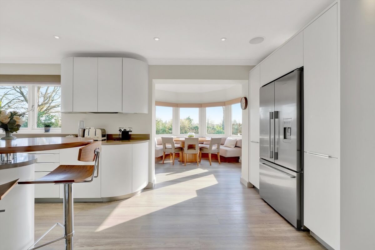 house for sale in Martineau Close, Esher, Surrey, KT10 ESH012266927