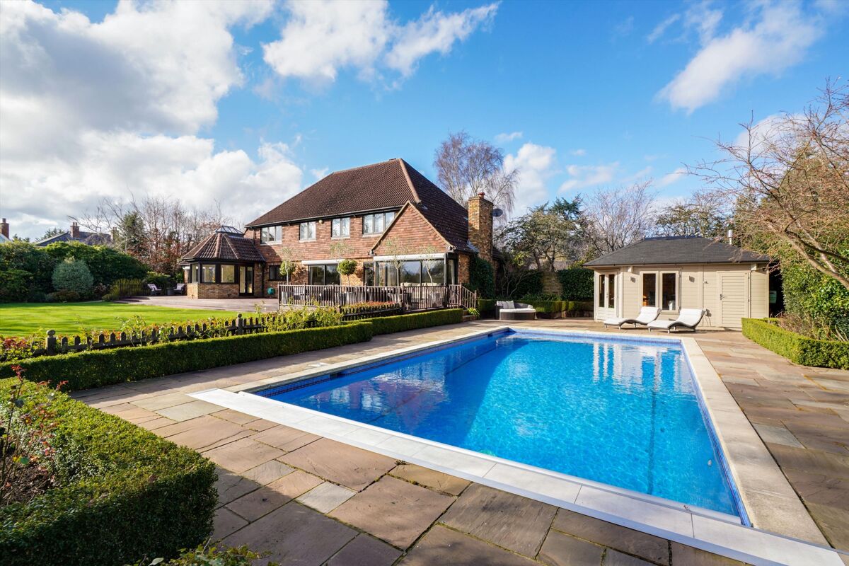 house for sale in Martineau Close, Esher, Surrey, KT10 ESH012266927